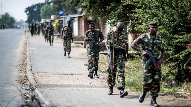 des-soldats-burundais-se-retirent-d-un-quartier-de-bujumbura-apres-une-operation-de-police-le-1er-juillet-2016_5686019